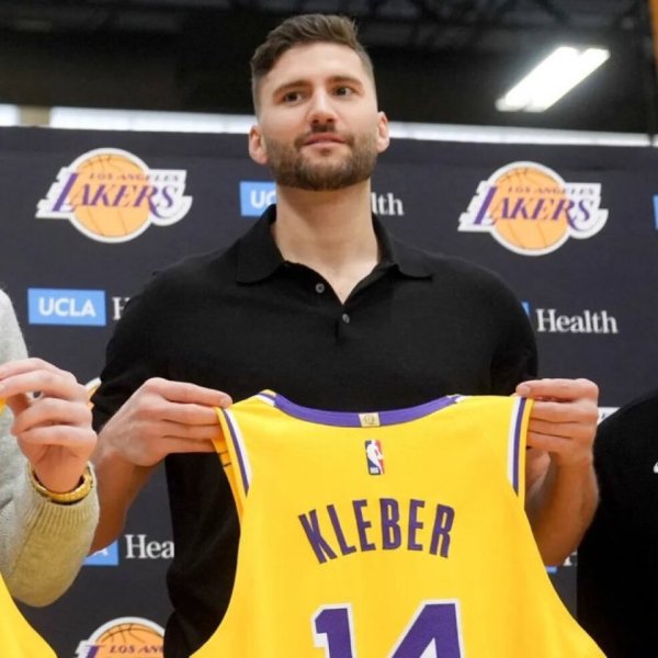 威贤配资 湖人再遭伤病打击! 内线马克西因伤缺席揭幕战, 两周后再评估